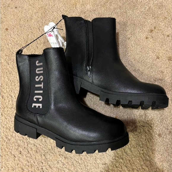 Black boots with fur on the inside - Picture 3 of 4